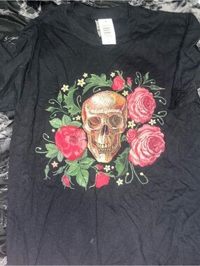 Black Tee with Embroidered Skull & Red Rose Design size small nwt